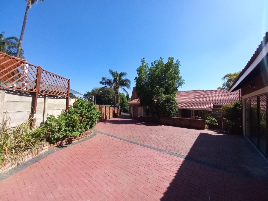 3 Bedroom Property for Sale in Safari Gardens North West